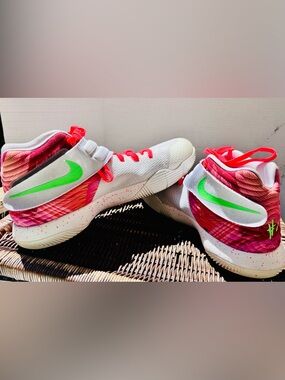 Nike Kyrie 2 (Krispy Kremes)